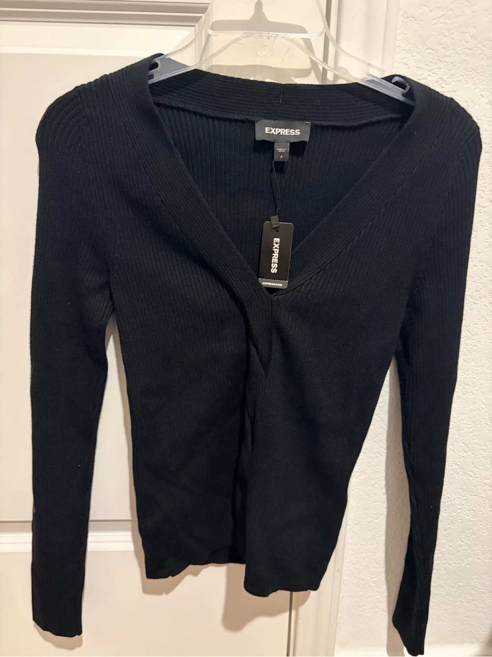 Express Women's Black Ribbed V-Neck Long Sleeve Sweater